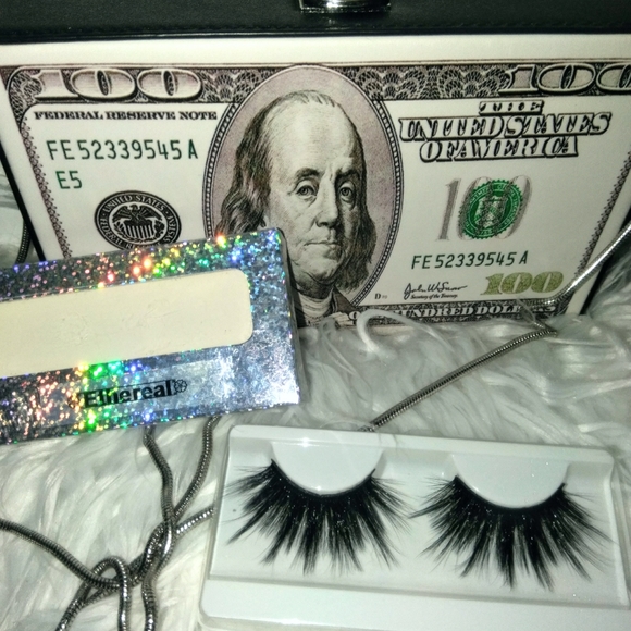 Mink (Faux) Lashes - Picture 3 of 14